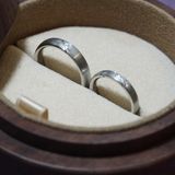 【COLANY(コラニー)の口コミ】 グミの木が手彫りされているデザインに、二人揃って一目惹れしました。ま…