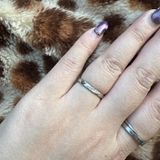 【nocur(ノクル)の口コミ】 中心に斜めになるように宝石が着いているデザインで
シルバーと金色の2色…