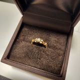 【PAVEO CHOCOLAT(パヴェオショコラ)の口コミ】 一般的な婚約指輪のようにダイヤモンドが目立ちすぎることがないため、カ…