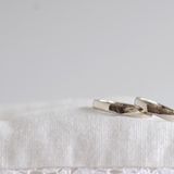 【hitotsuchi(ヒトツチ)の口コミ】 ホワイトゴールドという色味がとても素敵で
購入しました。
女性にも男性…