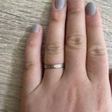 【Honey Bride(ハニーブライド)の口コミ】 平らな形の指輪を探していて、最初はシンプルなデザインのものを見ていま…