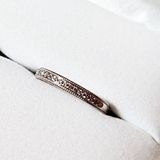 【PILOT BRIDAL(パイロットブライダル)の口コミ】 ミル打ち×ダイヤモンドがクラシカルな印象で可愛いです。Pt999で丈…