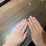 【VIVAGE(ヴィヴァージュ)の口コミ】 指輪自体の細さや、形が指が綺麗に見えるデザインです
手を動かすたびに光…