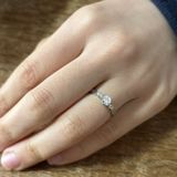 【William-LennyDiamond(ウィリアム・レニー・ダイヤモンド)の口コミ】 従来のダイヤモンドよりも輝きが強く、サイドのダイヤモンドとのバランス…