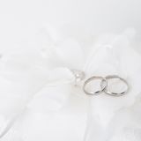 【Ptau(ピトー)の口コミ】 私も夫も、とにかくシンプルで長く着けられるものを希望していました。お…