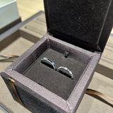 【PAVEO CHOCOLAT(パヴェオショコラ)の口コミ】 こちらの指輪は個性感あふれるデザインかと思います。
様々な指輪のデザイ…