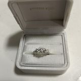 【Princess Bijou(プリンセス・ビジュー)の口コミ】 ディズニー好きなのでディズニーのブランドです。婚約指輪は、ダイヤモン…