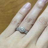 【カオキ　ダイヤモンド専門卸直営店の口コミ】 キラキラ輝いていて本当にきれいです。婚約指輪だけでもきれいですが結婚…