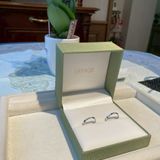 【LAPAGE(ラパージュ)の口コミ】 指が綺麗に見える飽きの来ないデザイン。
単体でつけても煌びやかで気持ち…