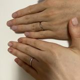 【Ponte Vecchio(ポンテヴェキオ)の口コミ】 女性の方はダイヤがあり、女性らしく可愛いです。
男性の方はマット加工し…