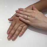 【俄(にわか)の口コミ】 シンプルだけど上品で、どんな服装にも合うなと思ったのが第一印象です。…