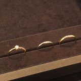 【EIKA(エイカ)の口コミ】 結婚指輪は内甲丸でつけ心地が良いです。シンプルながらもメレダイヤがつ…