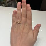 【YUKA HOJO(ユカホウジョウ)の口コミ】 ゴールドでシンプルなデザインを選びました。シンプルですがころっと丸い…