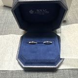 【ROYAL ASSCHER(ロイヤル・アッシャー)の口コミ】 色々な指輪を試着したけれど、これが一番指にフィットした。一生ものだか…