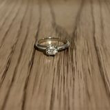 【ブルガリ(BVLGARI)の口コミ】 シンプルながら空きのこないデザインてお気に入りです。
メインのダイヤモ…