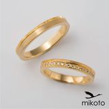 【鶴(mikoto)】【18MA-009b】ダイヤモンドをあしらったつや消しゴールドのハーフエタニティリング
