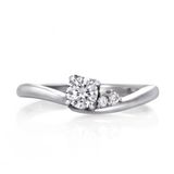 【DIAMOND DOT LAB(ダイアモンド ドット ラボ)】Ailes【エール】のエンゲージジリング(婚約指輪)。