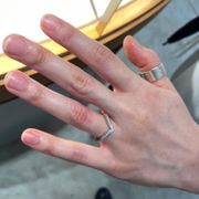 ハーフエタニティリングを探しており、AHKAHさんの「トゥーオブアス