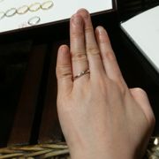 シンプルなハーフエタニティリングを探していたので、紹介してもらい