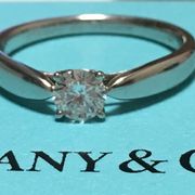 ハーモニーのハーフエタニティのタイプは、まるでリボンのような形で