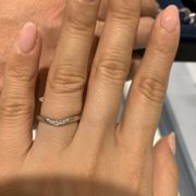 ミル打ちのデザインです。私はプラチナが良かったのでプラチナリングを