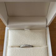 購入したものはアマービレという名前の婚約指輪です。輝きが溢れて