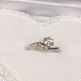 【LEHAIM(レハイム)の口コミ】 一番の決め手はピンクダイアのメレダイアが付いているというところです。
…