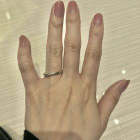 【TRECENTI(トレセンテ)の口コミ】 流れるようなダイヤのきらめきがあるデザインです。ストレートなのですが…