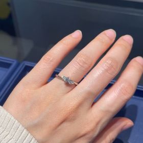 【銀座ダイヤモンドシライシの口コミ】 メレタイプで探していました。メレタイプの中でも左右がアシンメトリーに…