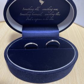 【Something Blue(サムシングブルー)の口コミ】 デザインはまっすぐではなく、斜めだったり、ウェーブの物を惹かれて選ん…