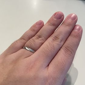 【Something Blue(サムシングブルー)の口コミ】 内側にブルーの宝石が入っており、そこにオリジナリティとカッコ良さを感…