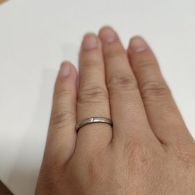 【4℃ BRIDAL(ヨンドシーブライダル)の口コミ】 
最初は他の指輪が良かったのですが主人の指が細すぎてサイズがなく、主人…