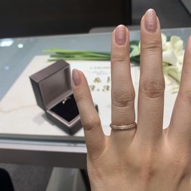 【アイプリモ(I-PRIMO)の口コミ】 色々な店舗で指輪を見過ぎた為、中々決めきれずお互い好きなデザインで選…