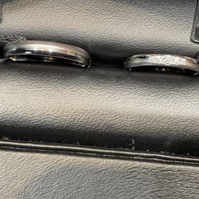 【ラザール ダイヤモンド(LAZARE DIAMOND)の口コミ】 セットで購入できるデザインがあり、女性にはダイヤモンドがたくさんつい…