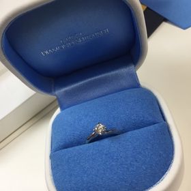 【銀座ダイヤモンドシライシの口コミ】 最初、何もわからずに、全くこだわりも持たずに入店。ただ、シンプルな指…