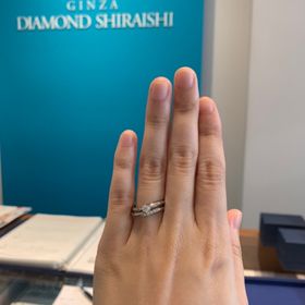 【銀座ダイヤモンドシライシの口コミ】 ウェーブがかかったデザインを探していて、2個重ねづけした時にぴったり合…