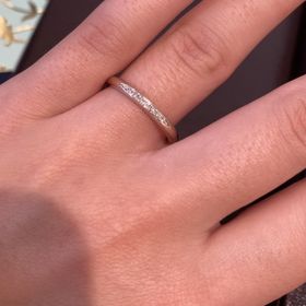 【杢目金屋(もくめがねや)の口コミ】 私は指が7号なので、細い指の方でも指輪と指のバランスがよいところがおす…