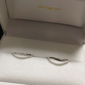 【Quand de Mariage(クワンドゥマリアージュ)の口コミ】 シンプルにしようと決めて行ったのですが、着用してみると、ウェーブが指…