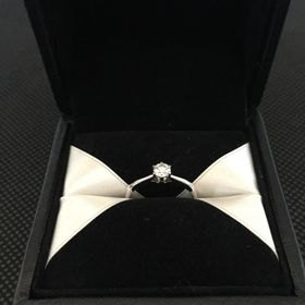 【エクセルコダイヤモンド(EXELCO DIAMOND)の口コミ】 いろいろなお店で婚約指輪を探し、様々なブランドをみましたが、自分が考…