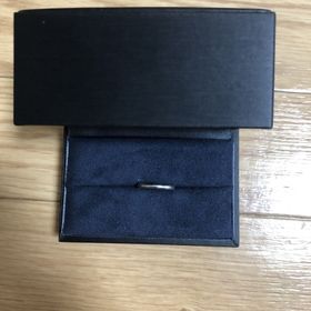 【ラザール ダイヤモンド(LAZARE DIAMOND)の口コミ】 指輪の決め手はシンプルなデザインと値段です。私は薬指が細いため、細身…