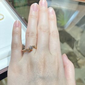 【杢目金屋(もくめがねや)の口コミ】 桜の花一輪をイメージしたデザインのため、どこの角度から見ても手元で桜…