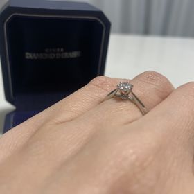 【銀座ダイヤモンドシライシの口コミ】 大きなダイヤを主役にしたかったので、シンプルなリングを探していました…