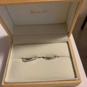 【ケイウノ ブライダル(K.UNO BRIDAL)の口コミ】 もともと既製品としてあるものが素敵だったが、材質やダイヤの数を変更す…