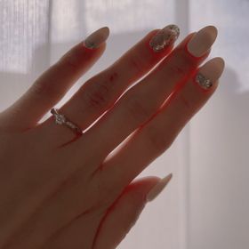 【銀座ダイヤモンドシライシの口コミ】 他人と被らないよう、シンプルなデザインではなくゴージャスなデザインを…