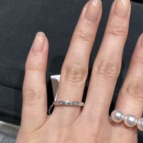 【ヴァンドーム青山(VENDOME AOYAMA)の口コミ】 バゲットカットのハーフエタニティを探して試着しに行きました。
バゲット…