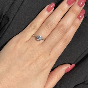 【KYRAH(キイラ)】の口コミ 毎日着けれる指輪にしたかったので、シンプルでダイヤの綺麗さが目立つデザ...