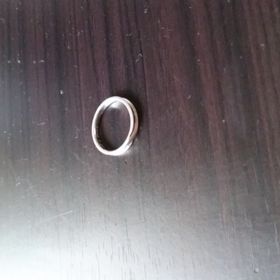 【EYE JEWELRY UMAKI(アイジュエリー ウマキ)の口コミ】 指輪の決め手は、婚約指輪も同じところで購入していたので同じ色で繋がり…