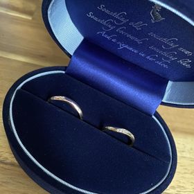 【Something Blue(サムシングブルー)の口コミ】 シンプルなデザインでゴールドのお色が選べたため。新婦側がゴールド、新…