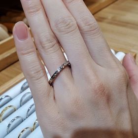 【HATAE(ハタエ)の口コミ】 手作りがよかったためシンプルなゴールドの指輪にしました。
デザインを入…