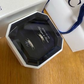 【4℃ BRIDAL(ヨンドシーブライダル)の口コミ】 シンプルだけど、あまりみたことのないデザインで隠れたおしゃれ感があり…